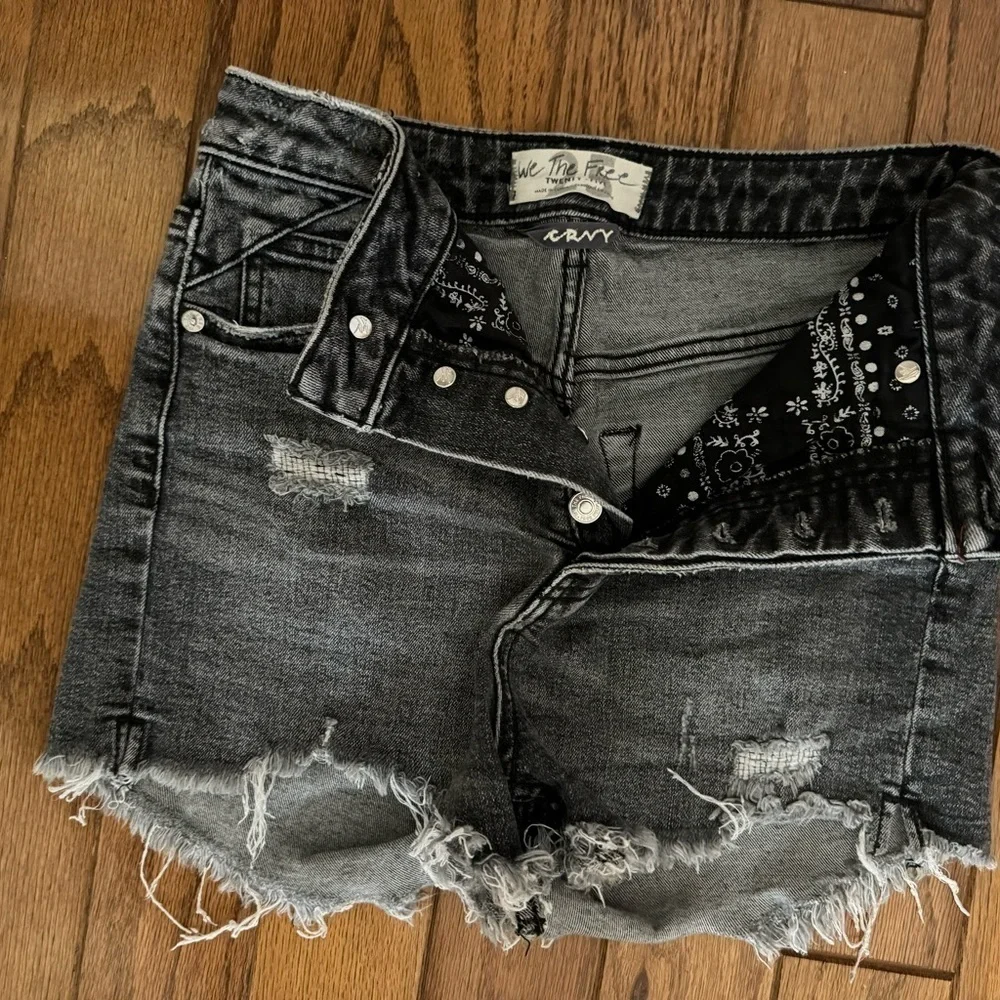 We The Free People Distressed  Denim Jeans‎ Frayed Hem Shorts Size 25